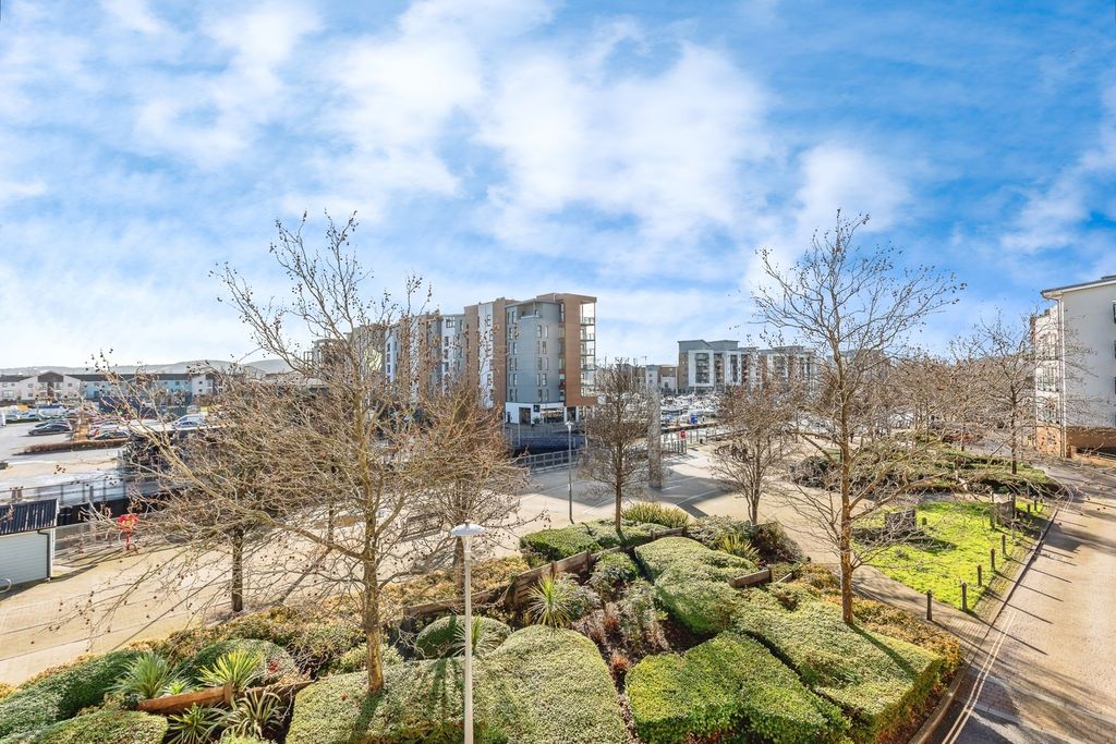 2 bed flat for saleLockside, Portishead, Bristol, Somerset BS20 photo 4