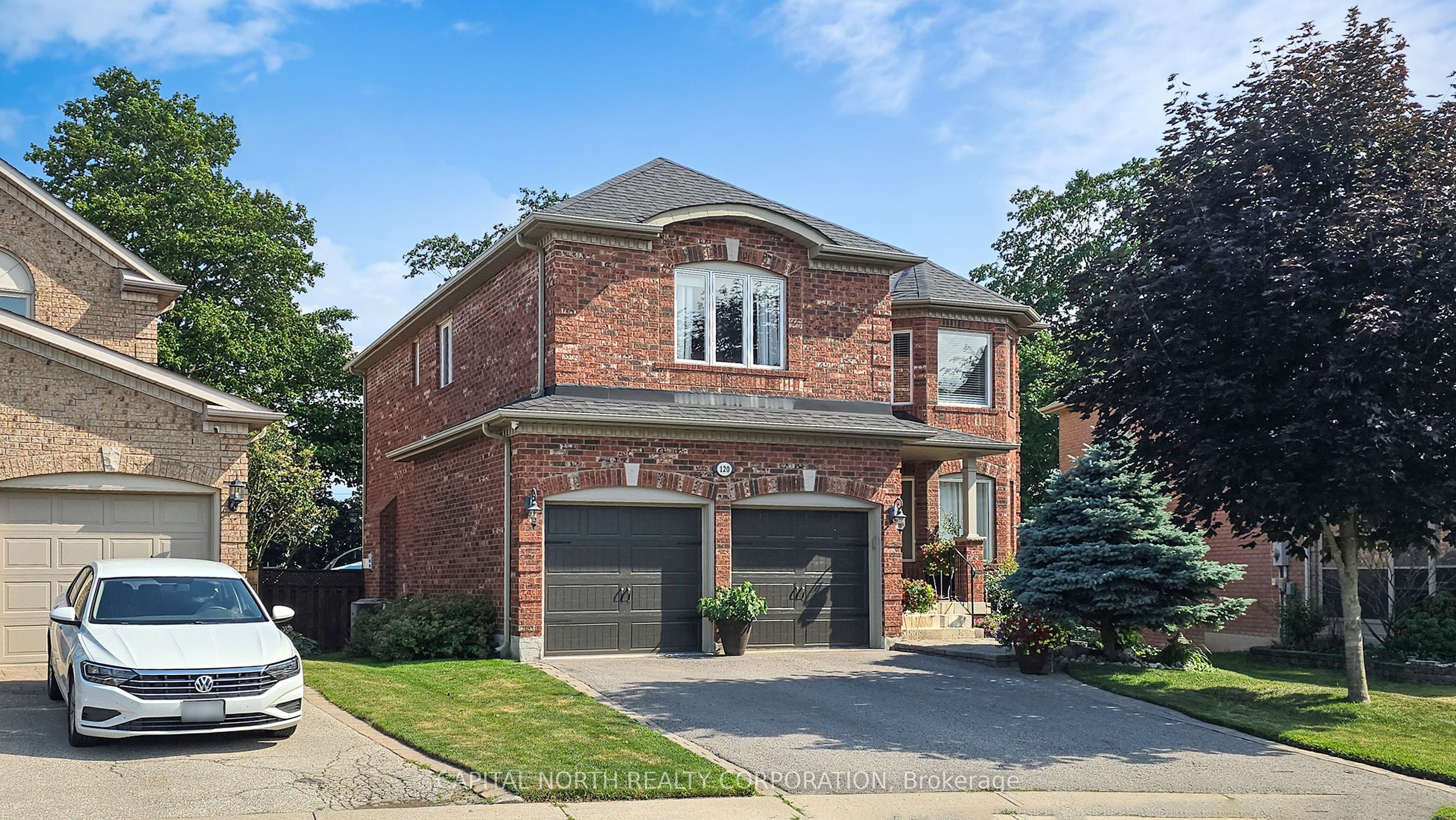 120 Bothwell Crescent, Newmarket, ON, L3X 2K5