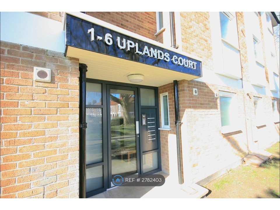 3 bed flat to rentUpton Road, Norwich NR4 photo 2