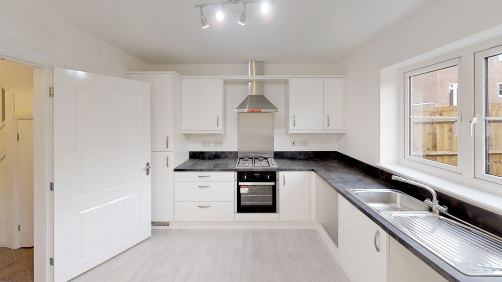 3 bed detached house for saleMerthyr Road, Govilon NP7 photo 4