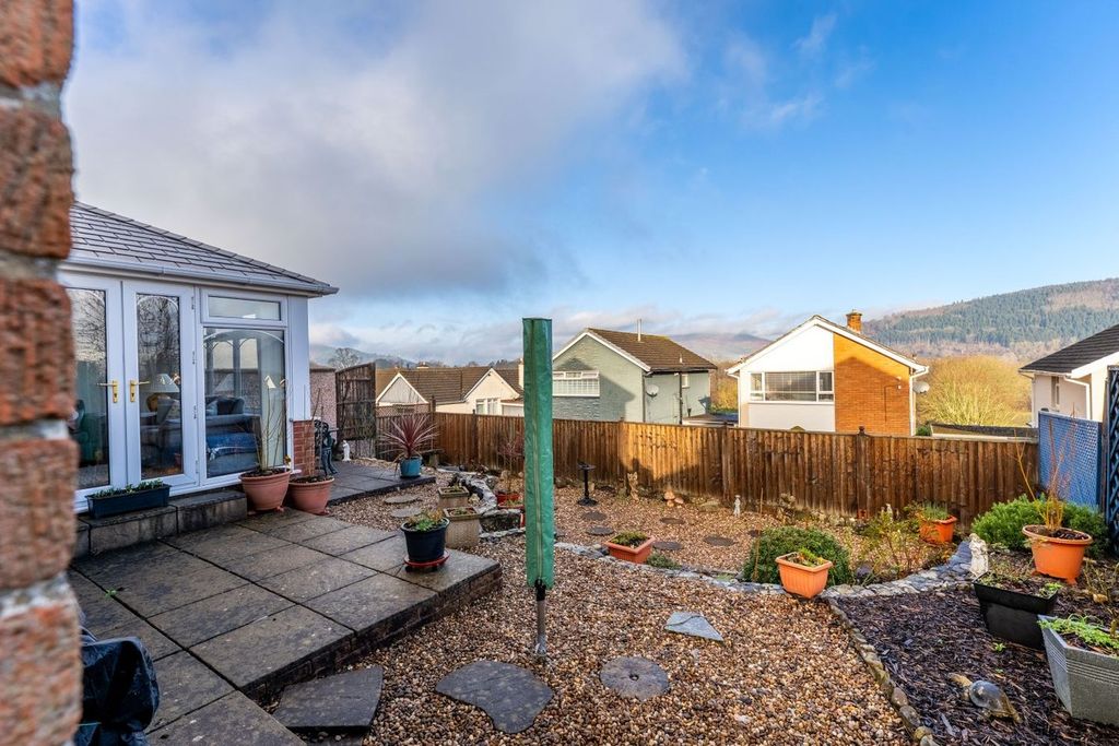3 bed detached house for saleBasildene Close, Gilwern, Abergavenny NP7 photo 3