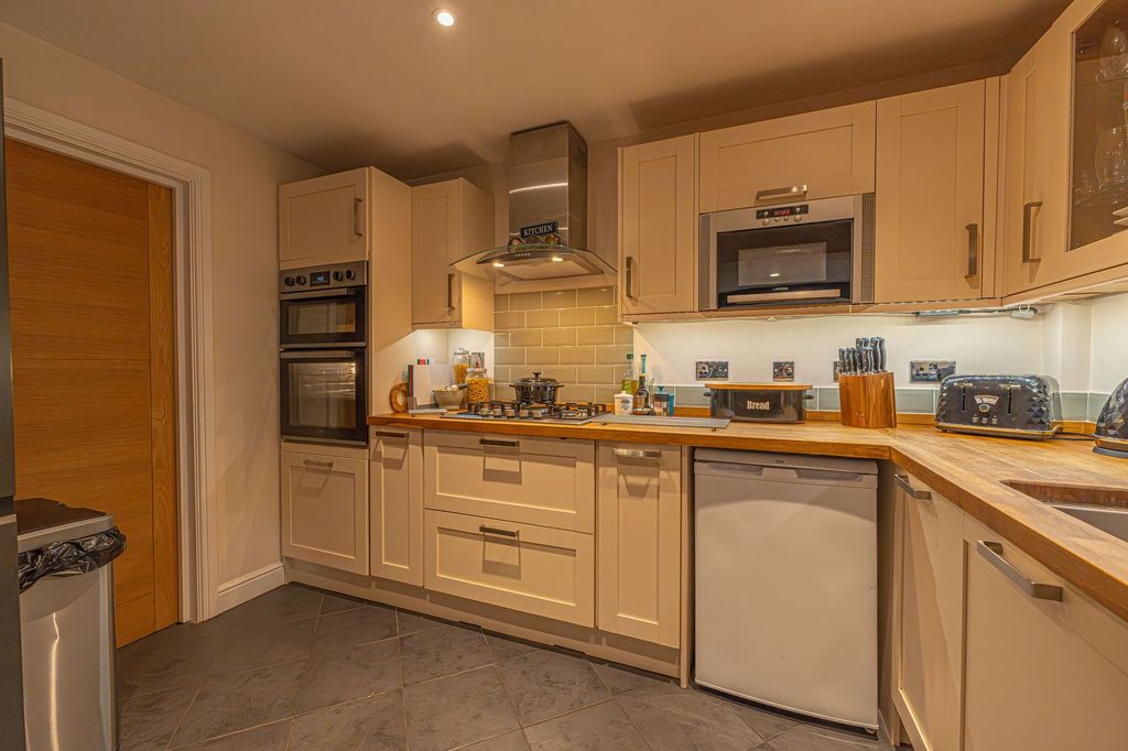 Additional image 6 of 4 bed detached house for saleHeronston Close, Undy NP26
