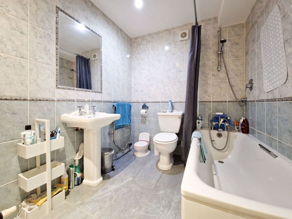 Additional image 11 of 2 bed flat for saleFlat 18 Kensington Court, St Helier JE2