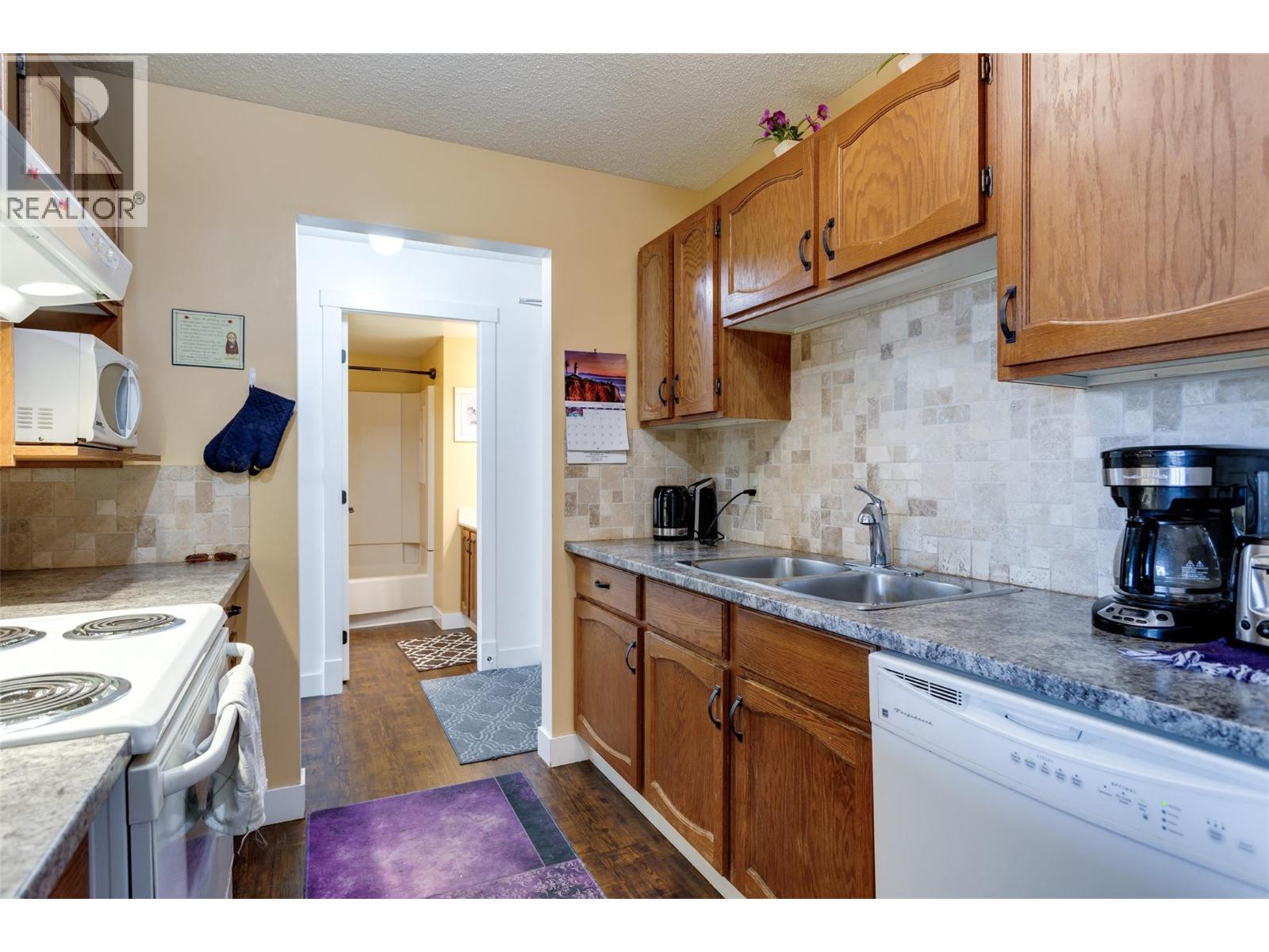 Additional image 4 of 206-1490B Gordon Drive, Kelowna, BC, V1Y3G7