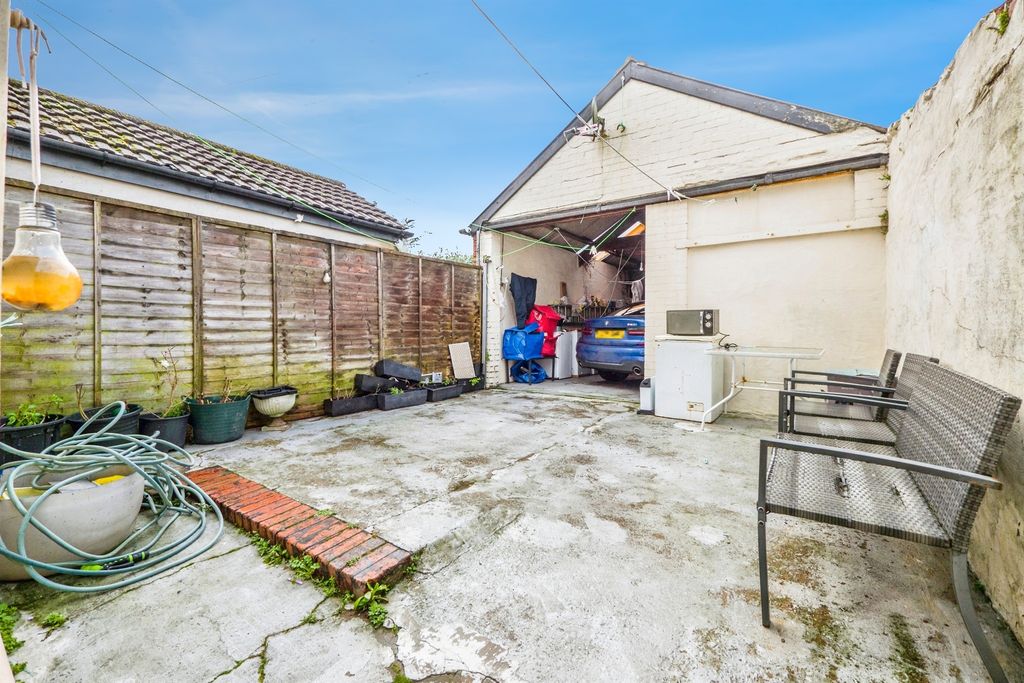 Additional image 6 of 4 bed end terrace house for saleMackintosh Place, Roath, Cardiff CF24