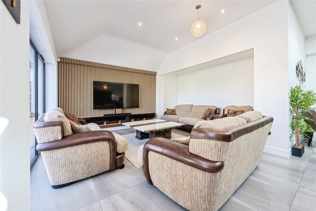 Additional image 11 of 8 bed detached house for saleGreen End Road, Bedford, Bedfordshire MK43