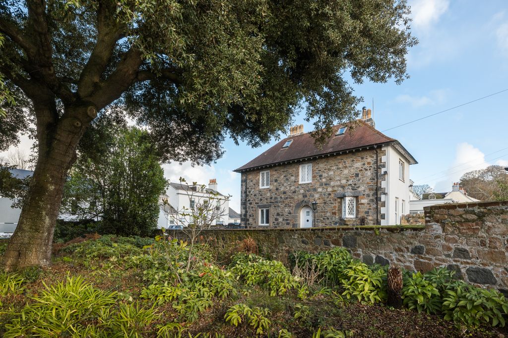 Additional image 3 of 3 bed town house for saleRohais, St. Peter Port, Guernsey GY1