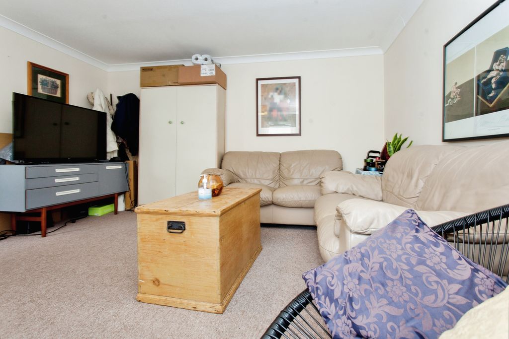 Additional image 4 of 2 bed flat for saleHigh Street, Chesterton, Cambridge, Cambridgeshire CB4