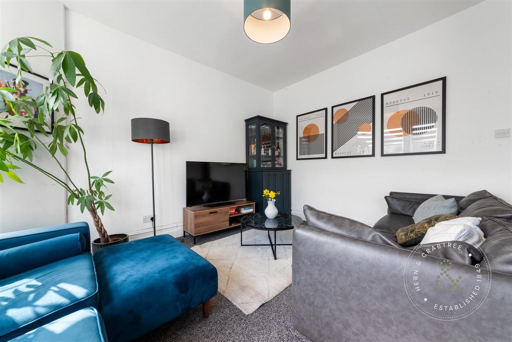 2 bed flat for saleYork Street, Canton CF5 photo 2
