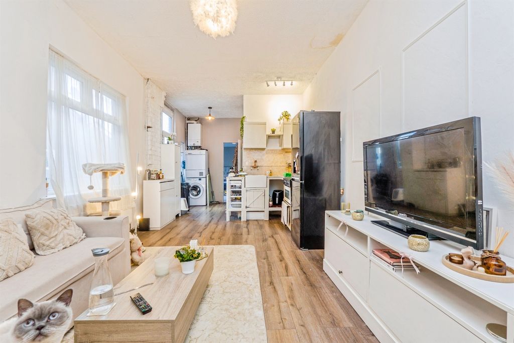 Additional image 3 of 1 bed flat for saleConnaught Road, Roath, Cardiff CF24