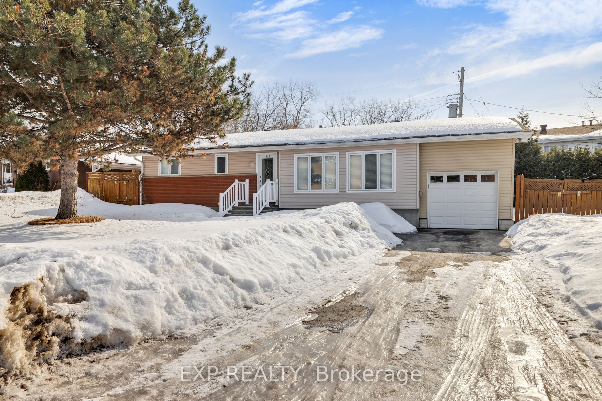 888 Charleswood Avenue, Ottawa, ON, K1K 0W3