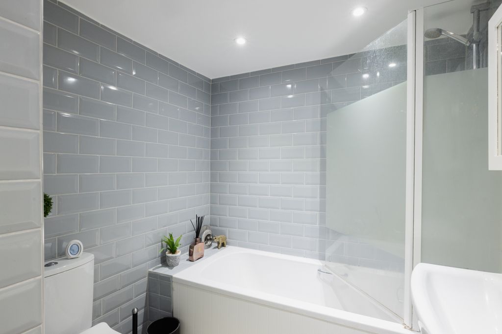 Additional image 19 of 1 bed flat for sale10 Elizabeth Place, St. Helier, Jersey JE2