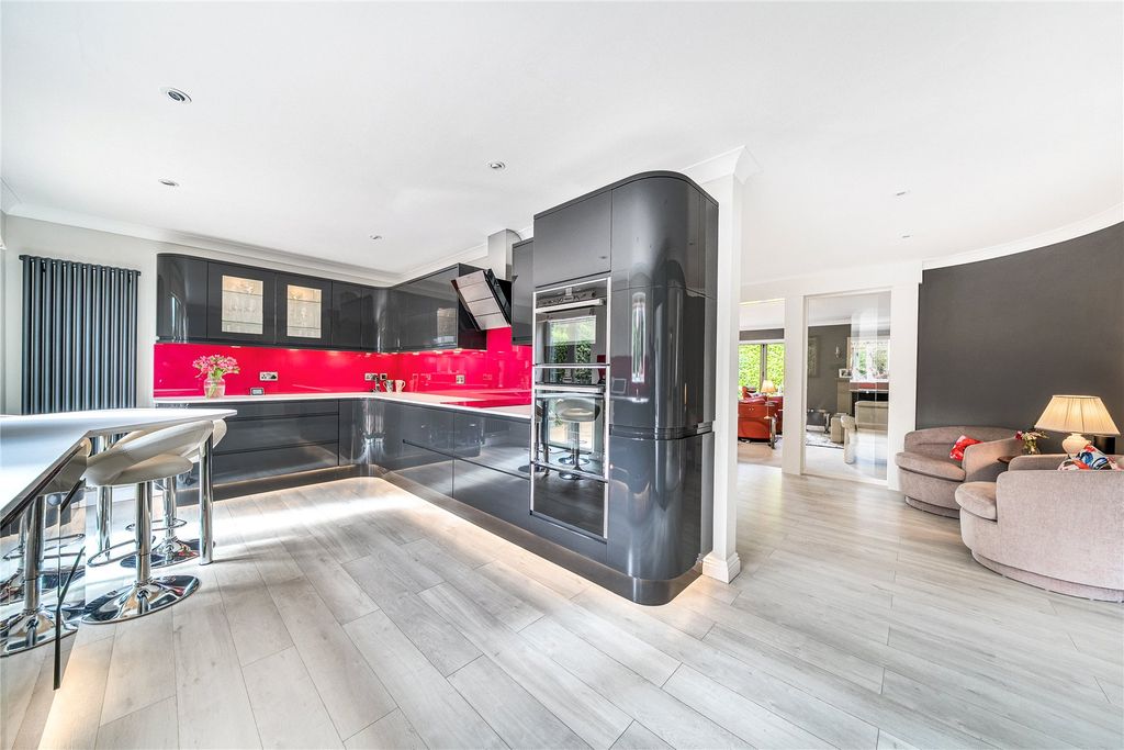 3 bed detached house for saleWest Hill, Devon EX11 photo 3