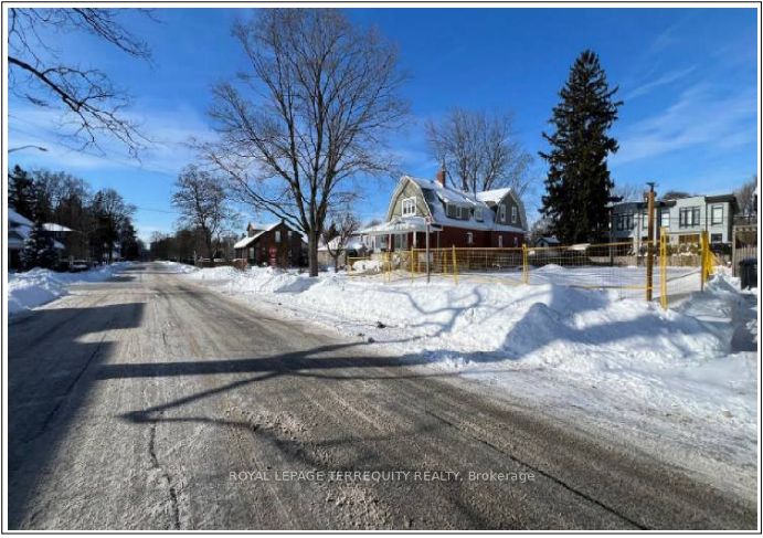 52 Forest Avenue, Mississauga, ON, L5G 1L2