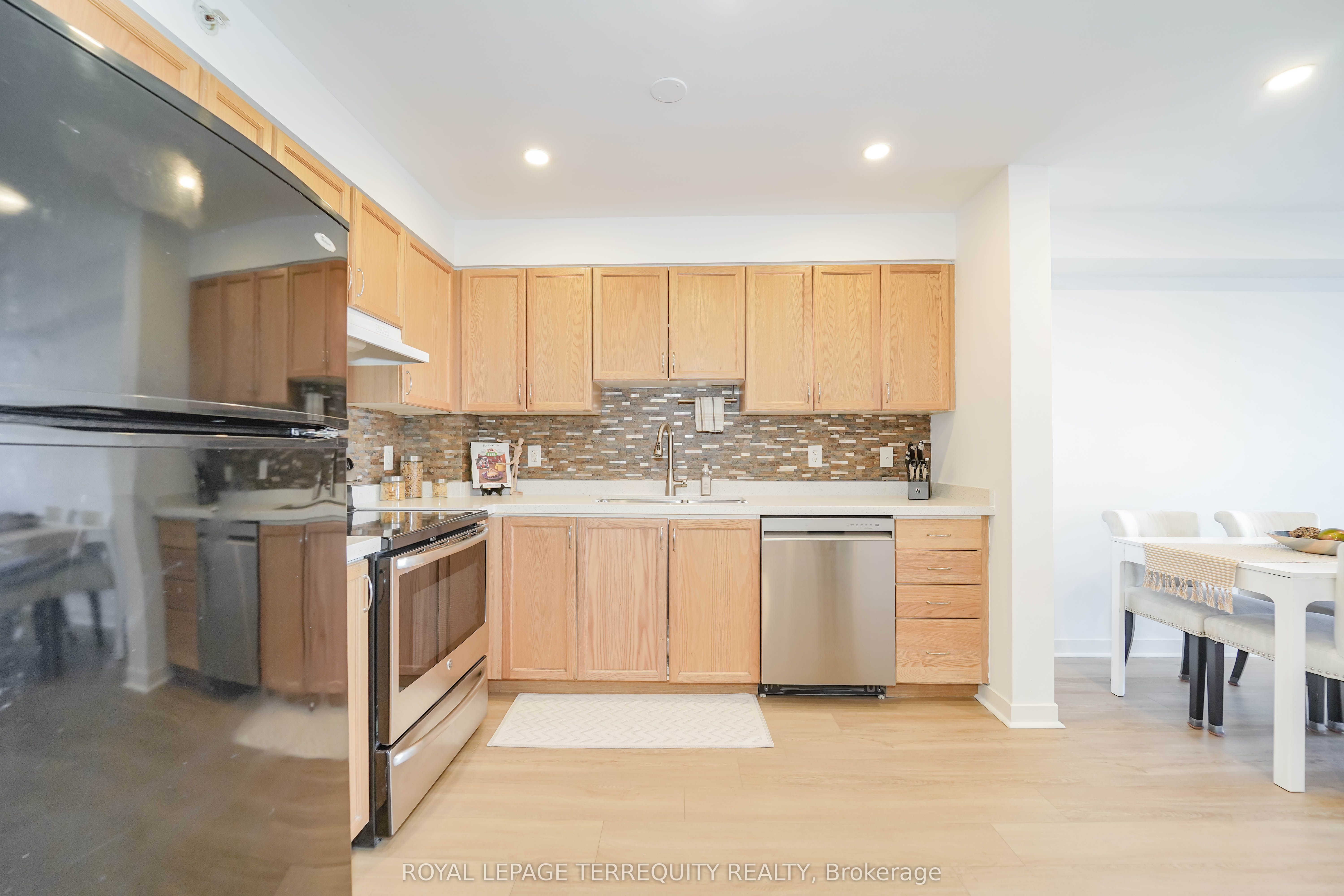 Additional image 3 of 2405-6 Dayspring Circle, Brampton, ON, L6P 2Z6