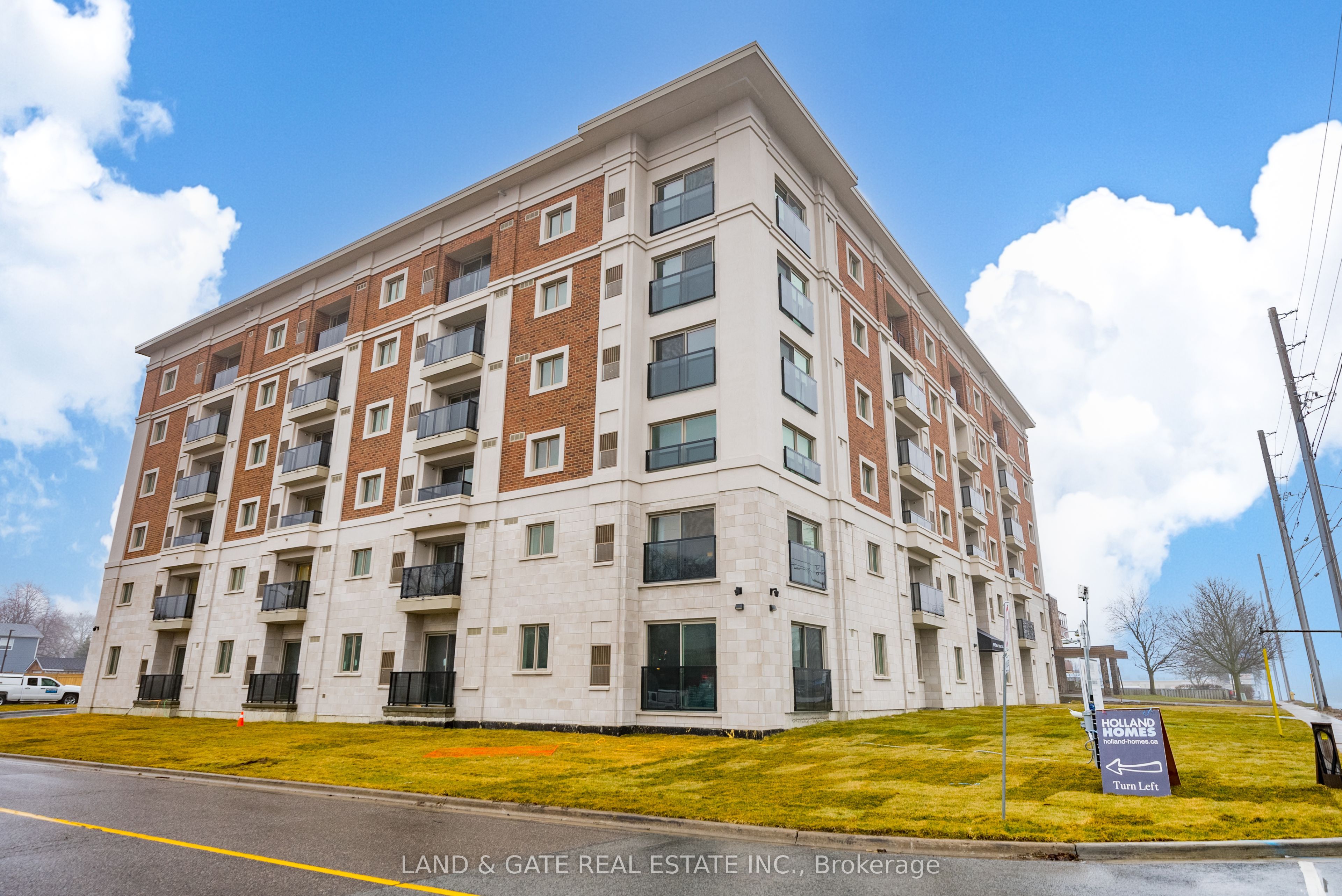 305-976 Simcoe Street N, Oshawa, ON, L1G 4W4