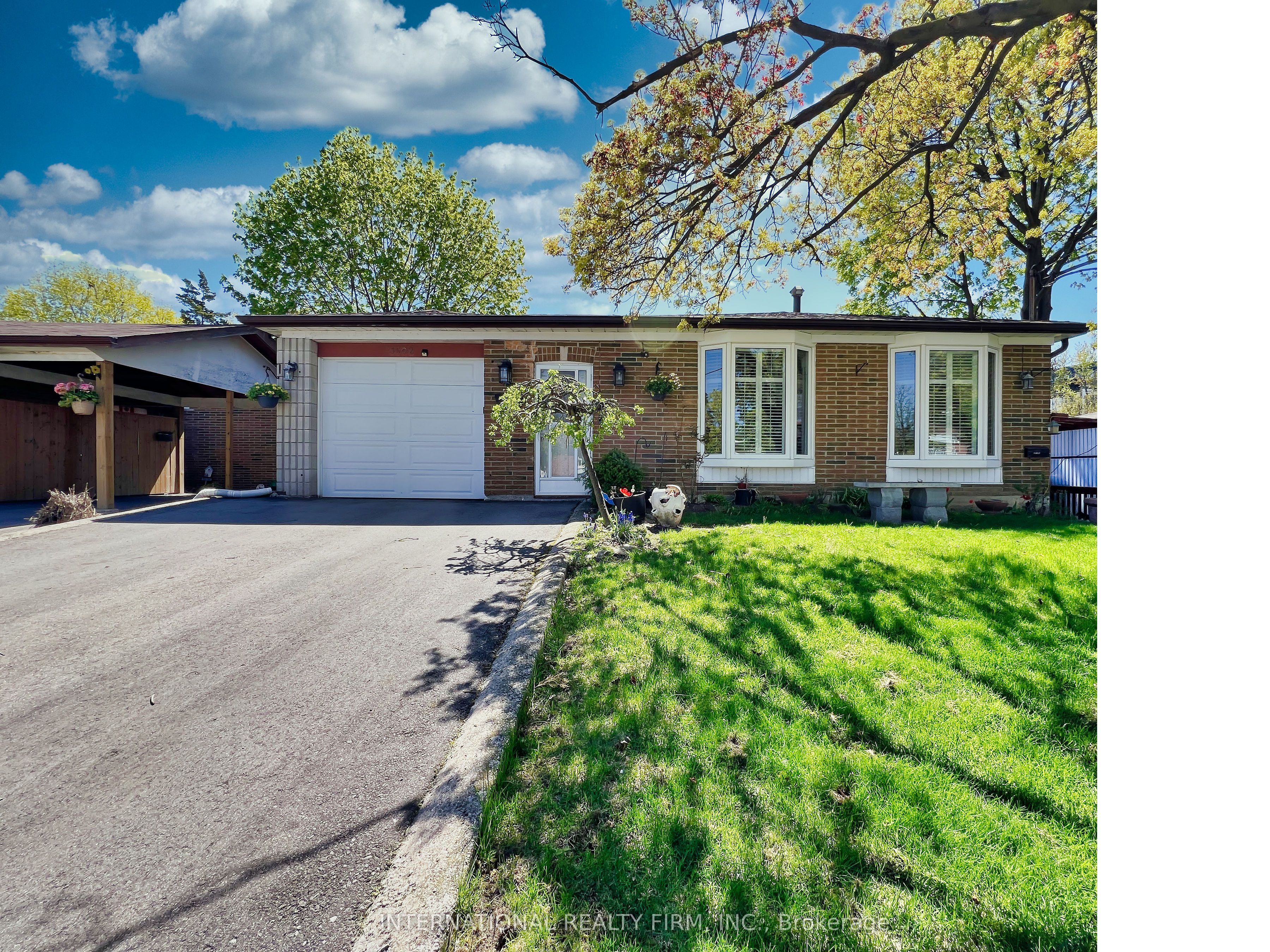 Additional image 2 of 3602 Dunrankin Drive, Mississauga, ON, L4T 1V9