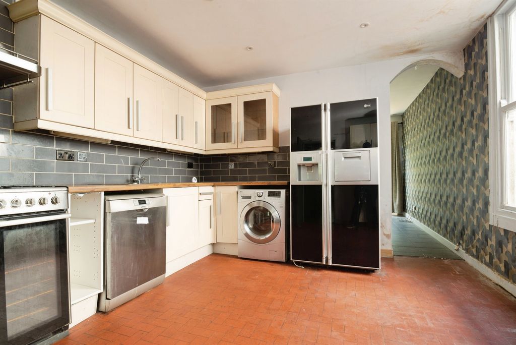 Additional image 4 of 6 bed terraced house for saleTaff Embankment, Cardiff CF11