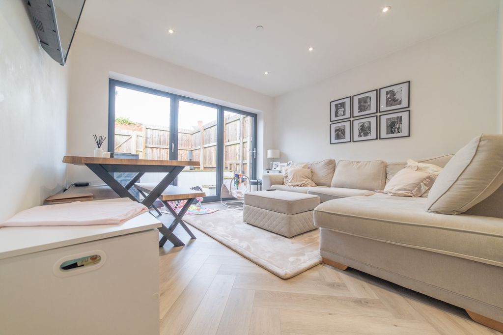 2 bed flat for saleLlantrisant Street, Cathays CF24