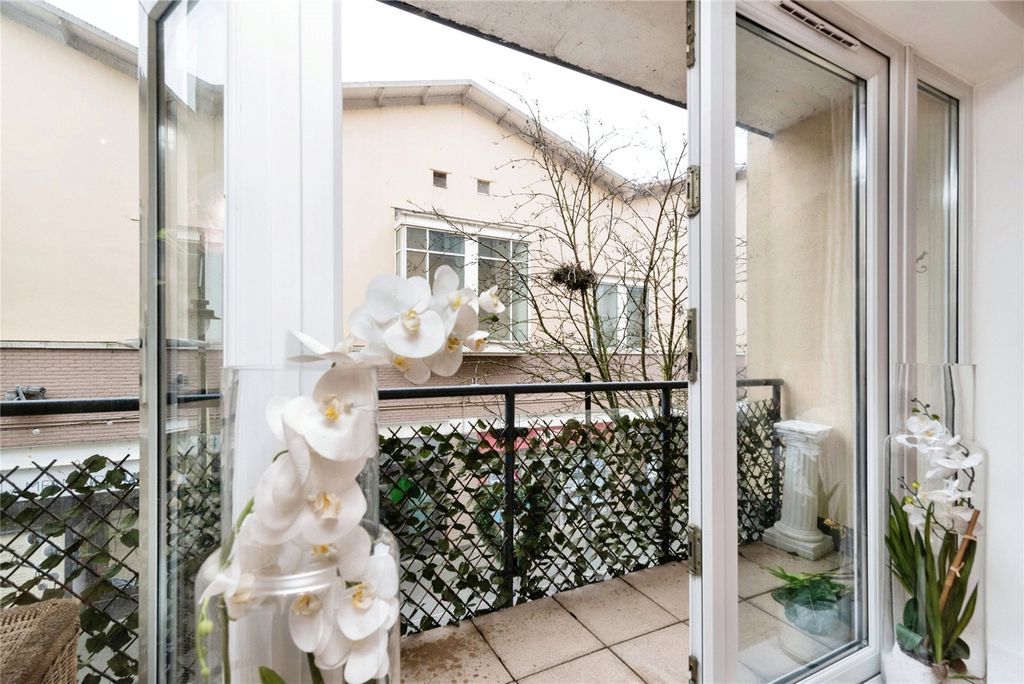 Additional image 12 of 2 bed flat for saleOcean Buildings, Bute Crescent, Cardiff CF10