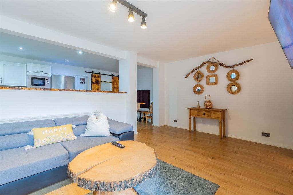 Additional image 3 of 3 bed flat for saleFitzhamon Embankment, Riverside, Cardiff CF11