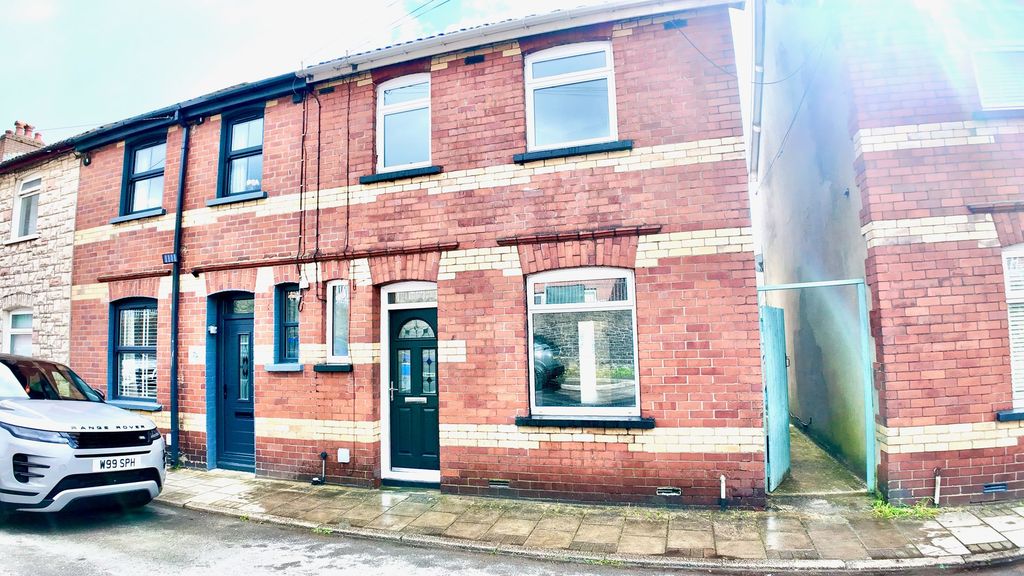 2 bed terraced house for saleGreenfield, Newbridge NP11