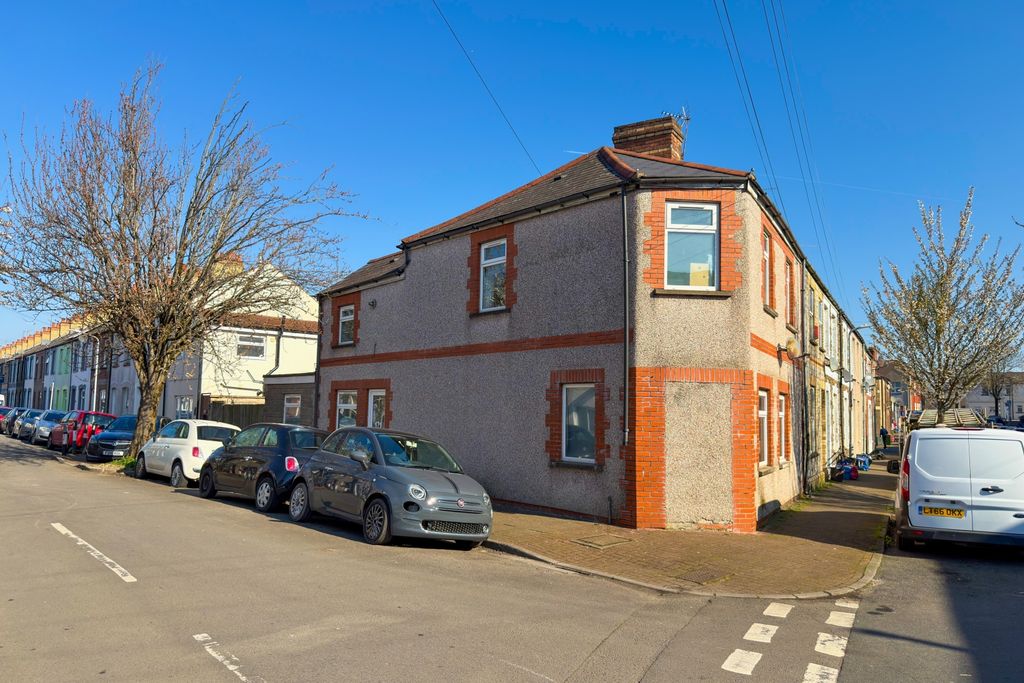 3 bed end terrace house for salePearl Street, Splott CF24