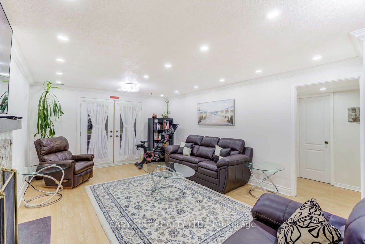 Additional image 3 of 946 Mcbride Avenue, Mississauga, ON, L5C 1L6