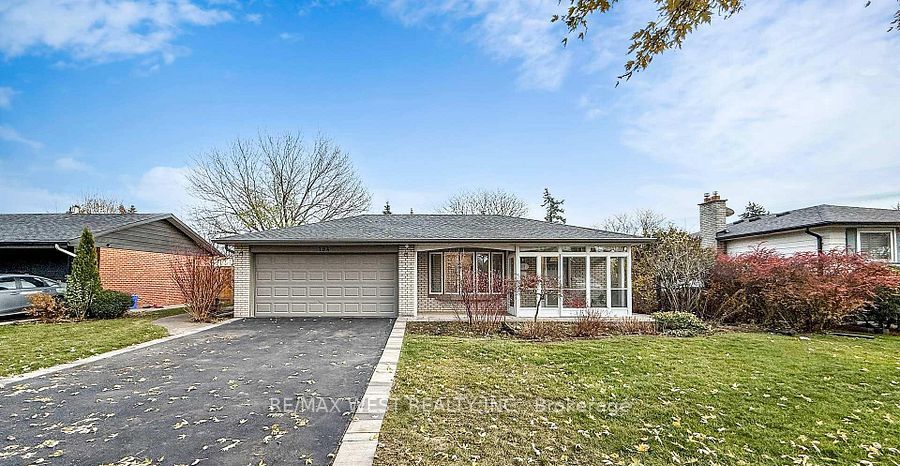 194 Sewell Drive, Oakville, ON, L6H 1E4