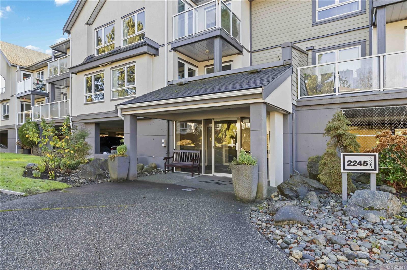 219-2245 James White Boulevard, Sidney, BC, V8L 1Z5 photo 3