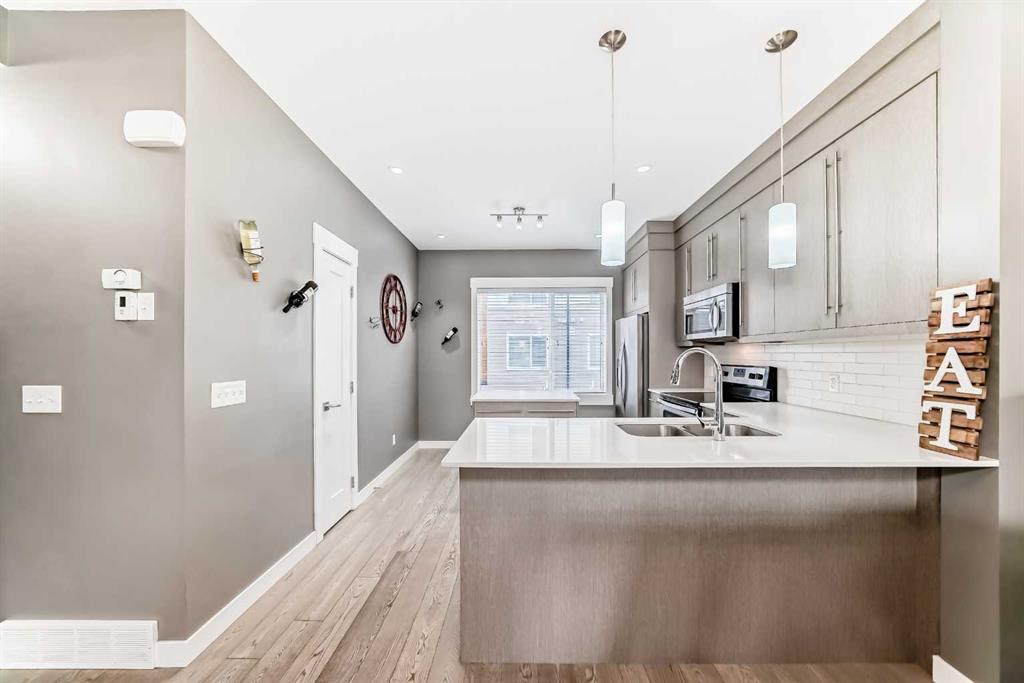 53-111 Rainbow Falls , Chestermere, AB, T1X 0Z5 photo 3