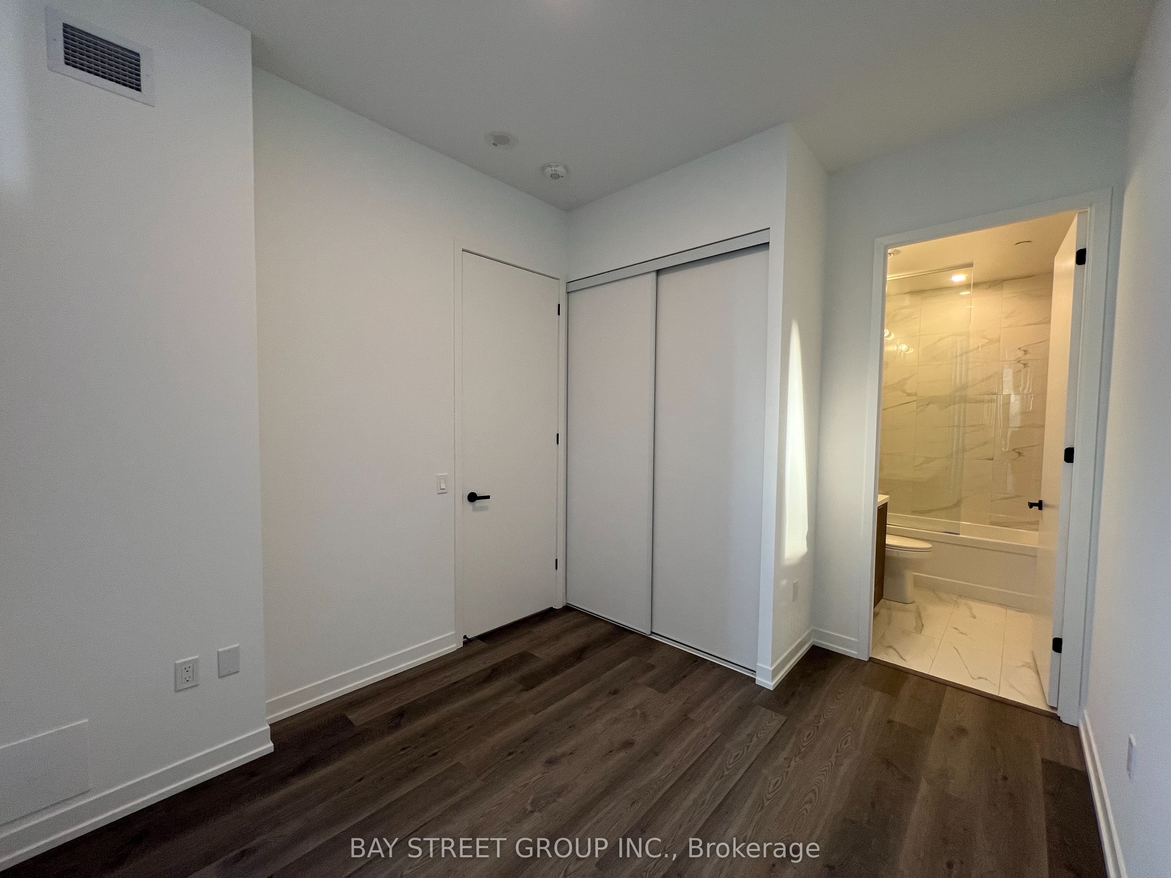 601-8 Interchang Way N/a, Vaughan, ON, L4K 0R2 photo 3