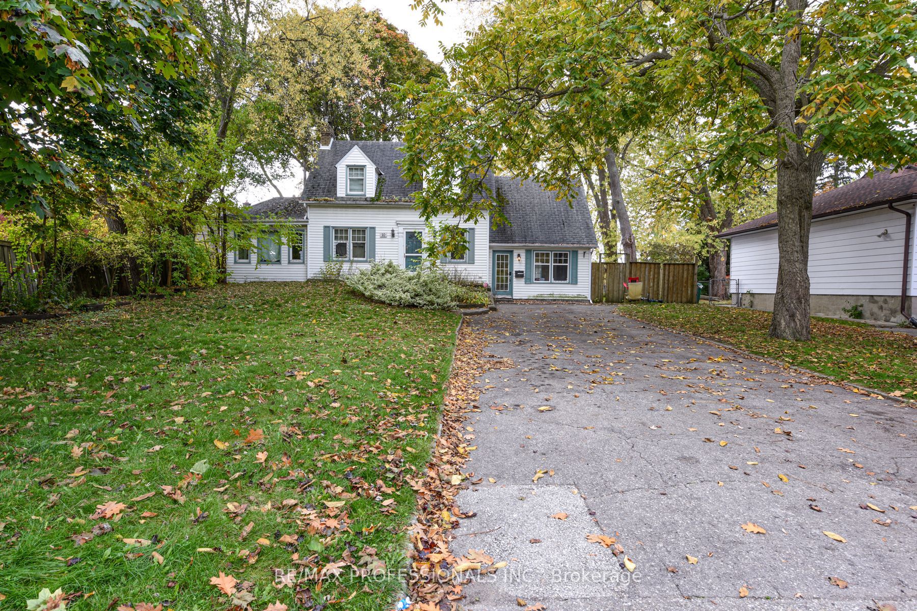 10 Broadview Avenue, Mississauga, ON, L5H 2S9