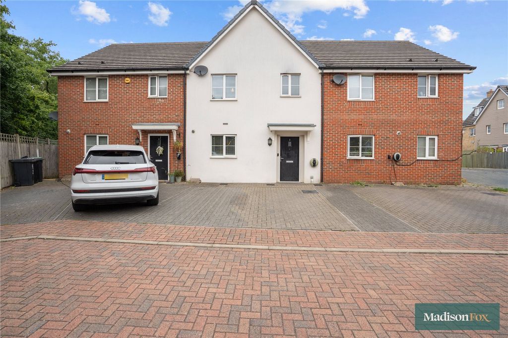 3 bed terraced house for saleRoseberry Drive, Chigwell IG7
