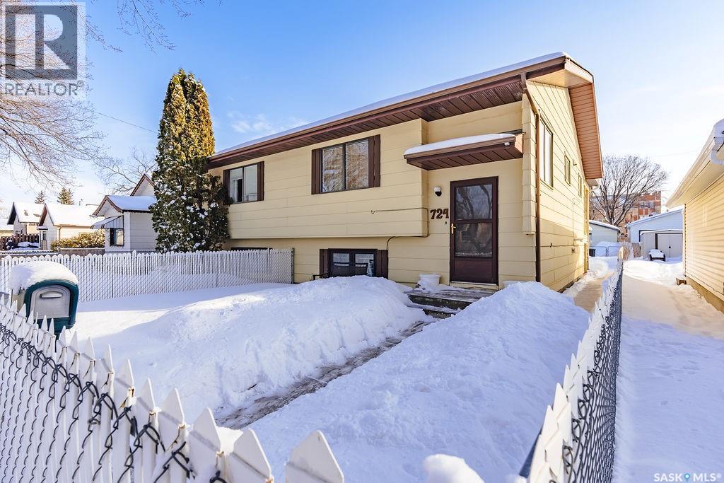 724 M Avenue S, Saskatoon, SK, S7M2L4
