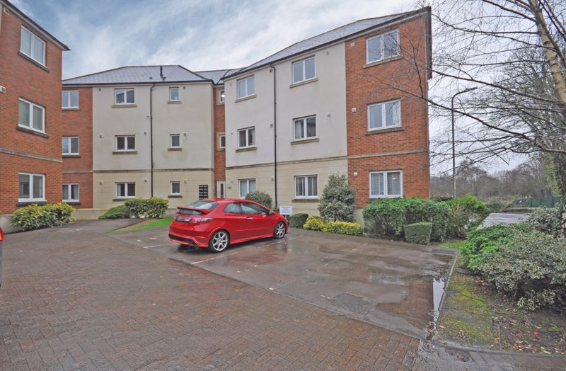 2 bed flat for saleTop Floor Apartment, Golden Mile View, Newport NP20