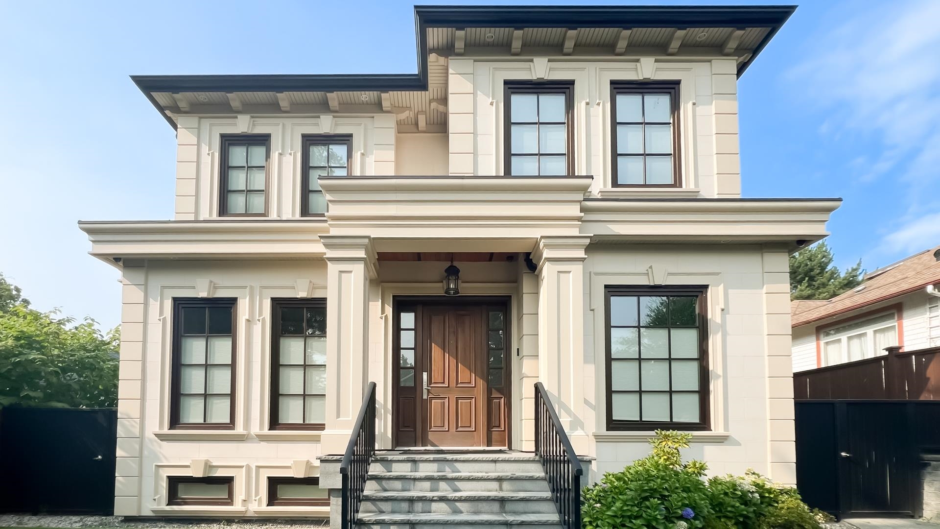 2071 36th Avenue W, Vancouver, BC, V6M 1L1