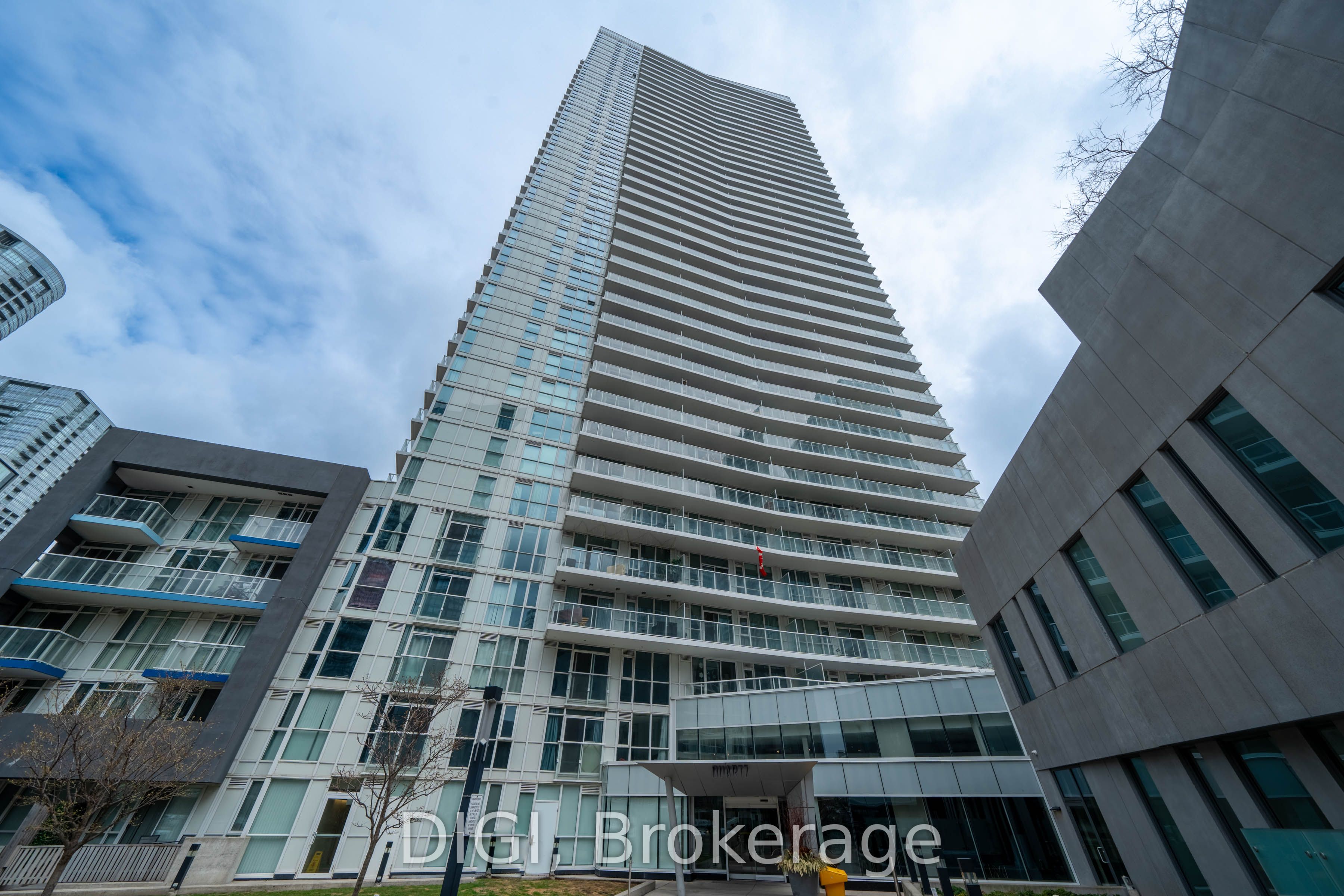 915-75 Queens Wharf Road, Toronto, ON, M5V 0J8
