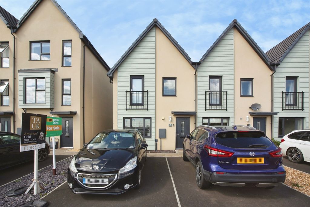 3 bed end terrace house for saleTallards View, Chepstow NP16
