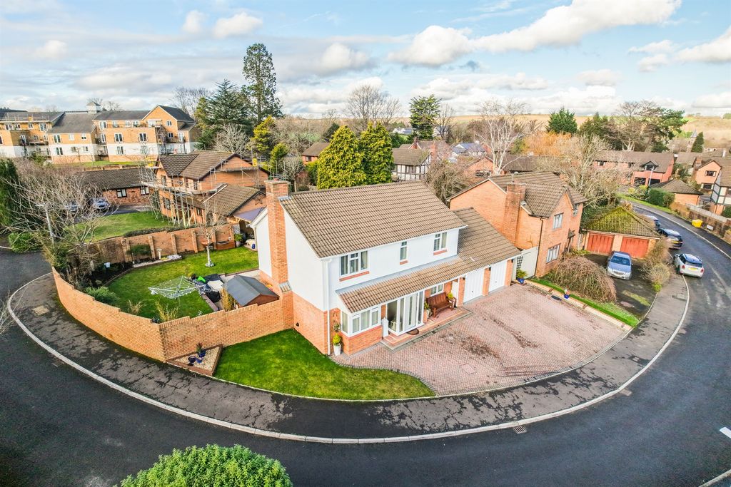 4 bed detached house for saleTynewydd Drive, Castleton, Cardiff CF3