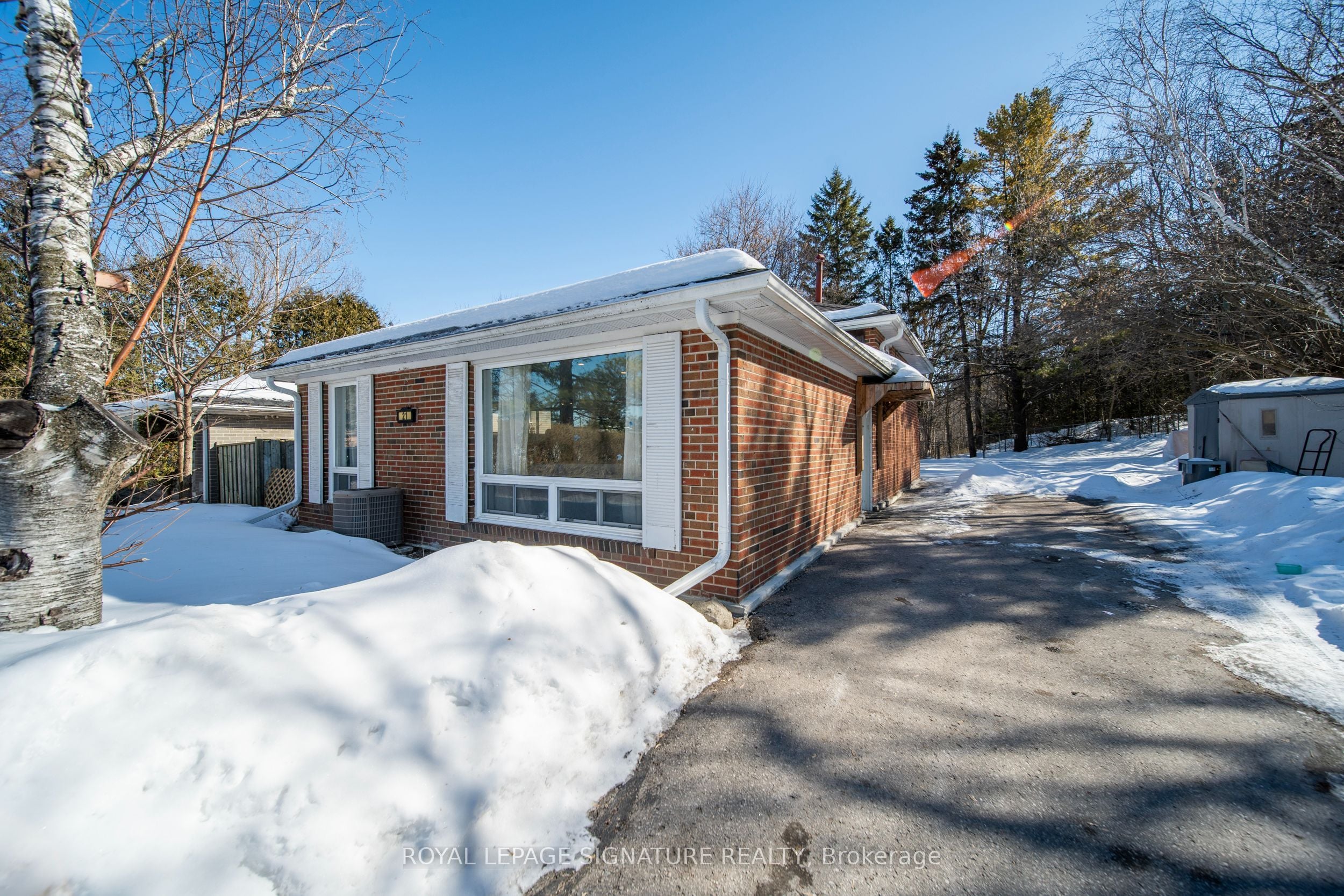 21 Huron Court, Aurora, ON, L4G 2X7
