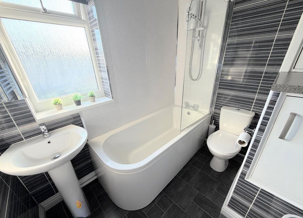 Additional image 17 of 4 bed semi-detached house for saleBolton Grove, Seaton Carew, Hartlepool TS25