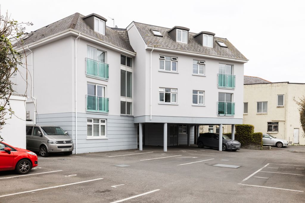 2 bed flat to rentVictoria Road, St. Helier, Jersey JE2