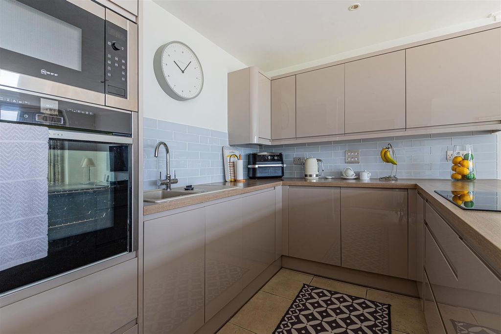 Additional image 14 of 4 bed property for saleWindsor Esplanade, Cardiff CF10
