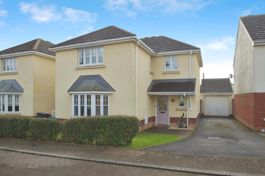 4 bed detached house for saleClos Bronwydd, Ebbw Vale NP23