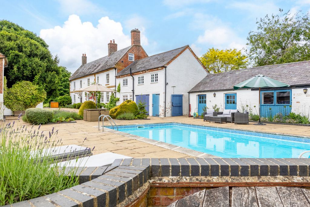 5 bed detached house for sale9 Swinnertons Lane, Yelvertoft, Northampton Northamptonshire NN6