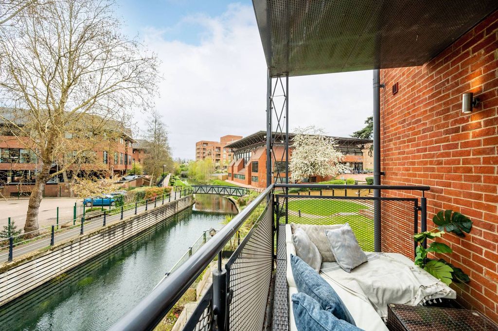 Additional image 5 of 2 bed flat for saleSt. Ives Road, Maidenhead SL6