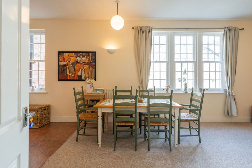 2 bed flat for saleSarno Square, Abergavenny NP7 photo 4