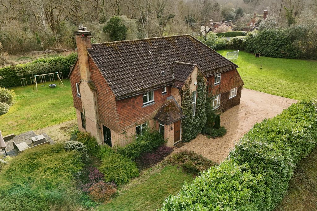 4 bed detached house for salePrestwick Lane, Godalming GU8