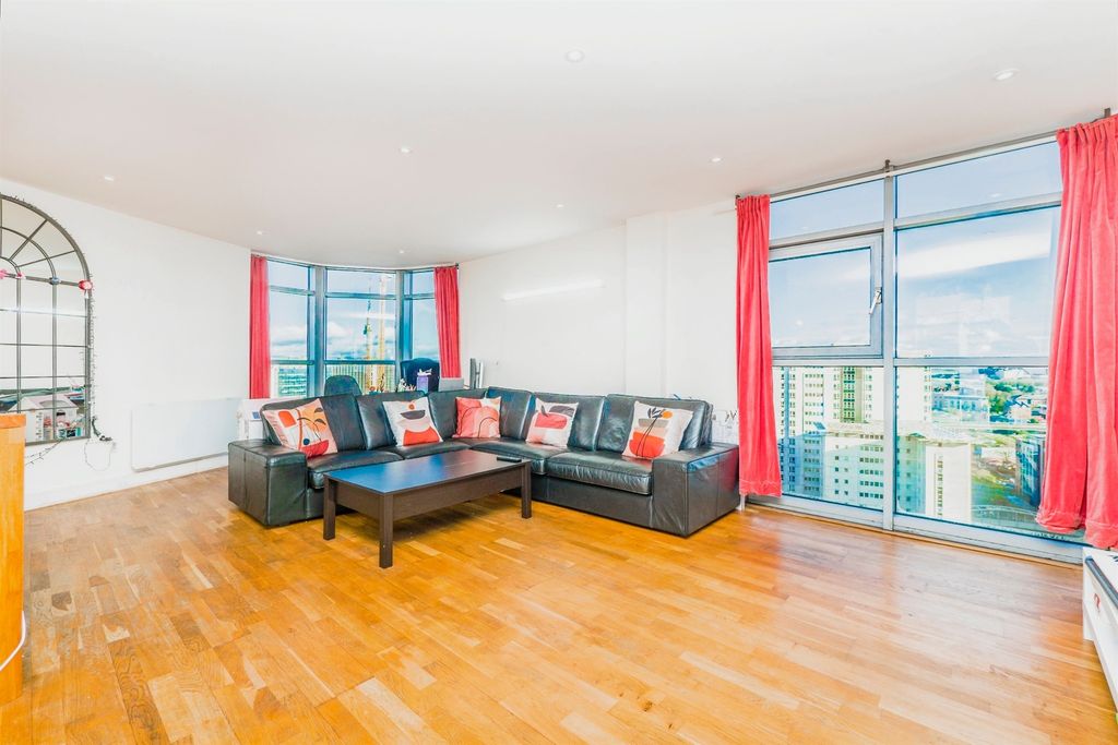3 bed flat for saleBute Terrace, Cardiff CF10